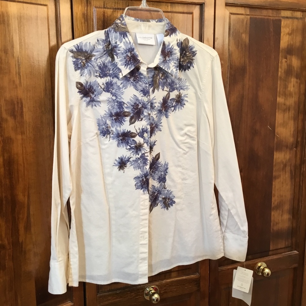Lovely floral print button down shirt, size SP, NWT, - Picture 1 of 3